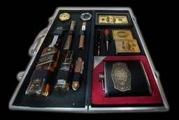 Луксозен хумидор с аксесоари и марков алкохол в метален куфар