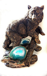 Статуетка на мечка с риби и естествени полускъпоценни камъни - "СИЛА И ИЗОБИЛИЕ"