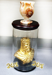 Статуетка Цар Калоян 30 микрона позлата плюс чаша от скъпоценен камък оникс