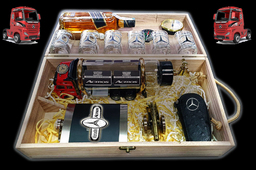 Мерцедес бутиков подарък комплект за уиски или ракия