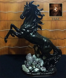 Луксозна статуетка на кон