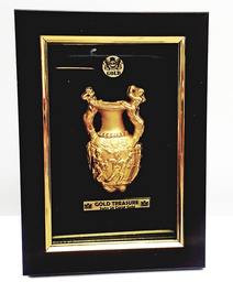 сувенир с тракийското златно съкровище в рамка