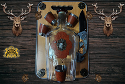стъклена бутилка  за ракия Елен с метални чаши и сгъваем ловен нож