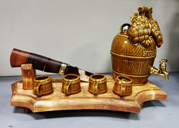Глинен сервиз за ракия на дървена поставка с чаши и нож