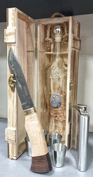 Сервиз за ракия с метални чаши и нож за мезета в дървена кутия