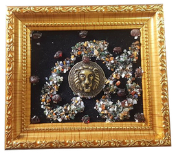 Ефектна миниатюра 3д картина с естествени камъни и метален лъв.