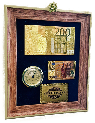 Позлатена банкнота от 200 евро в рамка с термометър