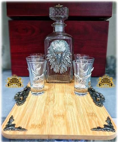 Комплект в подаръчен куфар стъклени чаши и бутилка орли